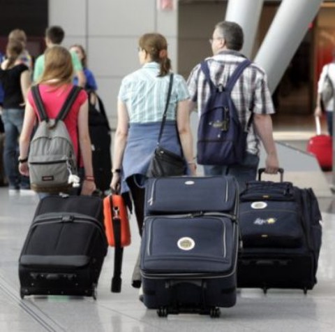 Трудова міграція: За кордоном краще?