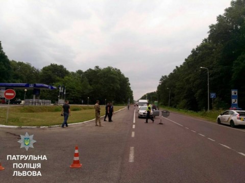 Чергу до пункту пропуску Шегині вивели за межі населеного пункту