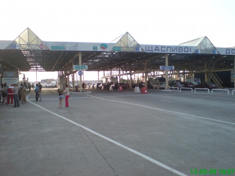 Мостиські прикордонники у липні оформили в пунктах пропуску рекордну кількість людей