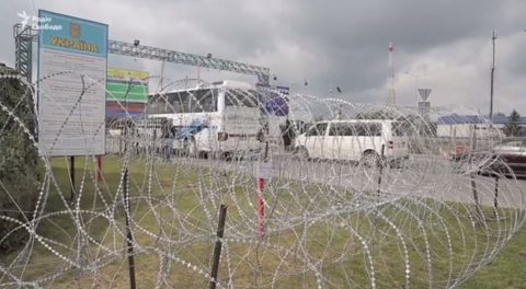 Прикордонники радять у найближчі дні оминати пункт пропуску «Краковець»