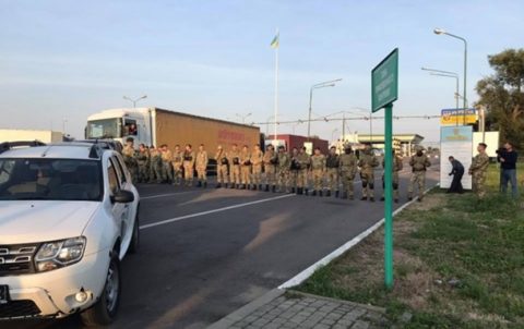 Прихильники Саакашвілі буквально внесли свого кумира в Україну на руках