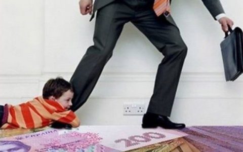 Злісних неплатників аліментів не пускатимуть за межі України