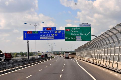 На міжнародній автостраді А4 українець вирішив їхати зустрічною смугою