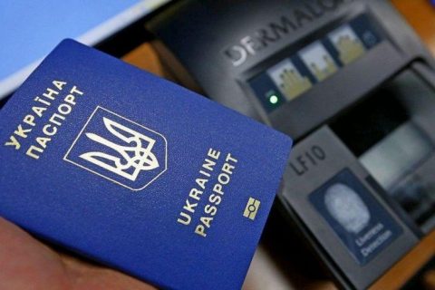 Державна міграційна служба знає, коли спаде ажіотаж довкола біометричних паспортів