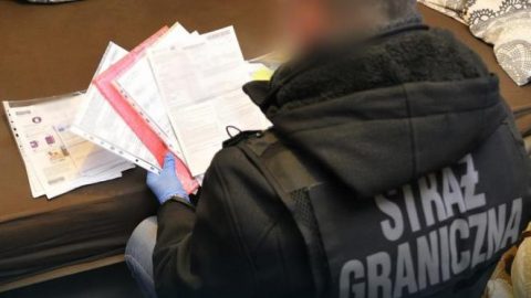 У Варшаві 24-річний українець підробляв дозволи на працю