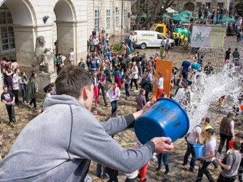 Поливаний понеділок: до 500 злотих штрафу для надто “активних”