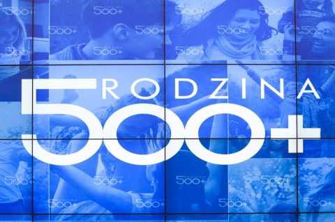Суд у Польщі визнав, що українка може отримувати на свою дитину допомогу «500+»