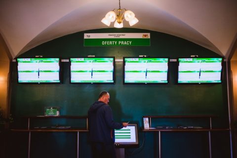 Мінпраці: Заяви та дозволи для іноземців у середньому реєструють 5- 6 днів