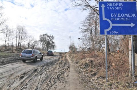 Будівництву доріг до Польщі заважає бюрократія