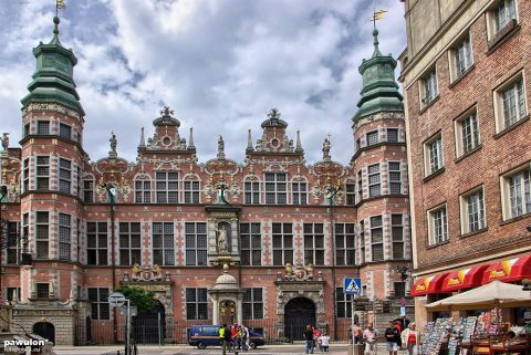 Кожне місце на землі творять люди…