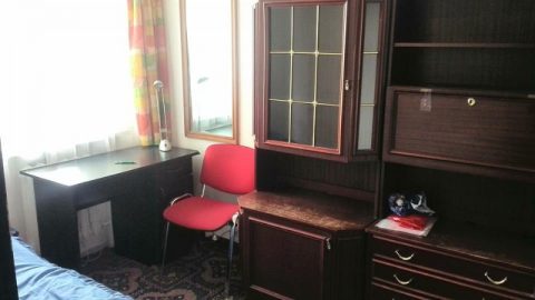 Житло для дівчини у Варшаві.