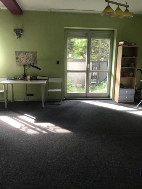 Житло для дівчини у Варшаві