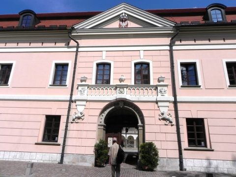 Замок в Неполомицях