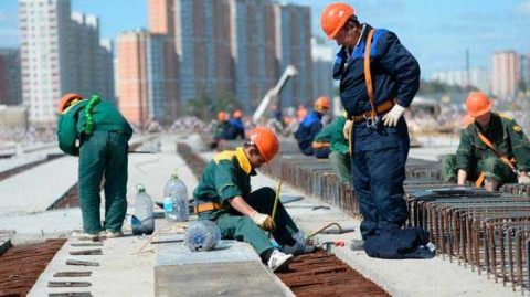 Стрімко зростає число виданих дозволів на роботу в Польщі для іноземців