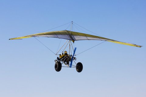 Контрабандні сигарети возили до Польщі дельтапланом