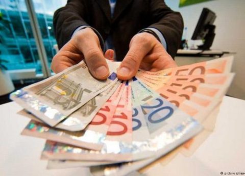 Заробітчани переказали в Україну 11 мільярдів доларів за рік