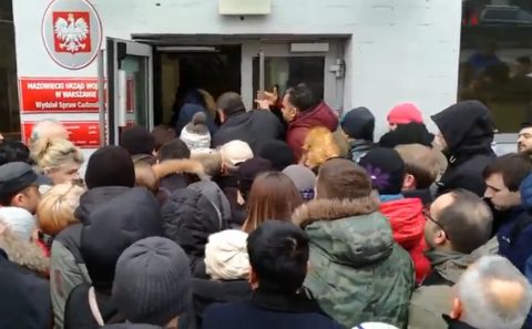 Надто довго розглядають справи. Роботу управлінь у справах іноземців і праці проінспектують