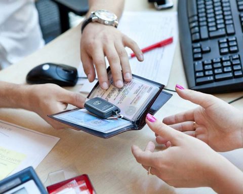 Як українцю зареєструвати автівку в Польщі