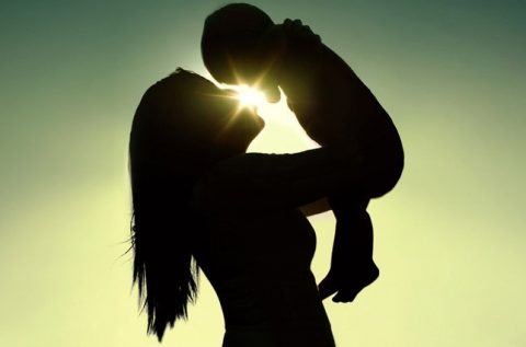 Майже половина дітей України живе в неповних сім’ях. Одна з причин – трудова міграція