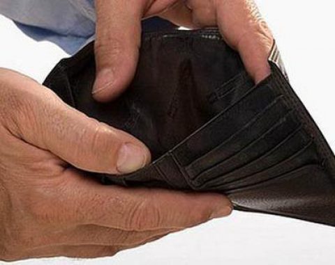 Невиплата зарплати за останній місяць і стягування платні за “послуги” – методи наживи на заробітчанах