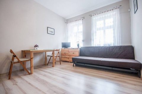 Однокімнатна квартира з двориком