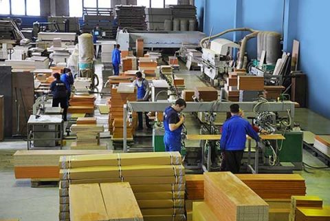 Роботодавці виступають за розширення періоду дозволу на роботу іноземцям у Польщі