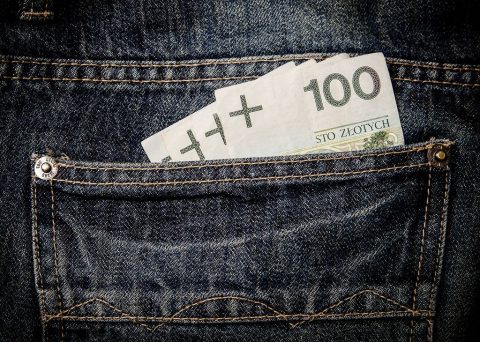 Українці стали менше їздити на закупи до Польщі. Та все ж за квартал залишили тут 420 млн євро