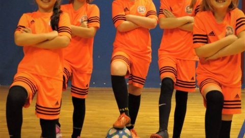 Дівчата атакують!