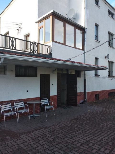 Двоповерховий будинок