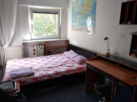 Світла й простора кімната