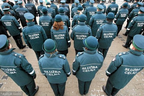 Надихнувшись успіхом прикордонників страйком погрожують митники