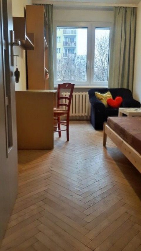 Непрохідна окрема кімната