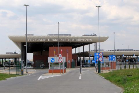 Польща залишає на кордоні з Україною єдиний пішохідний перехід