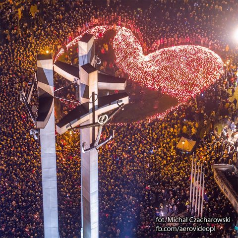 Трагічно померлого президента Ґданська поховають у суботу в базиліці св. Діви Марії. Польща в жалобі