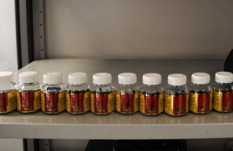 Українцям на кордоні відібрали солідний запас пігулок на потенцію