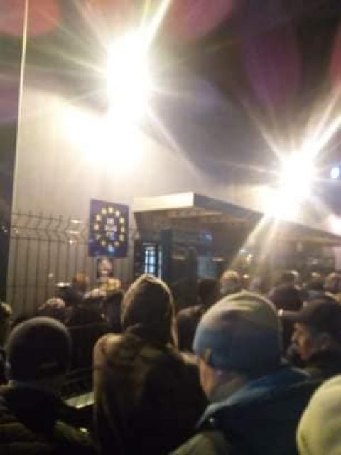 У черзі на пішому переході Шегині-Медика помер чоловік (Фото)