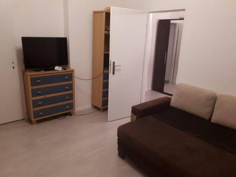 Трикімнатна квартира з безкоштовною стоянкою.