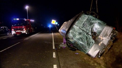 Відірване з вантажівки колесо влетіло в переднє скло автобуса, яким їхало 15 українців. Є загиблі та поранені
