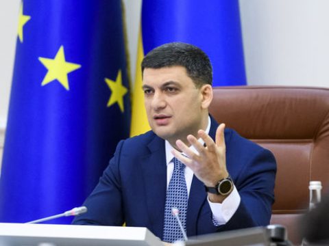 Український прем’єр знає як повернути заробітчан в Україну