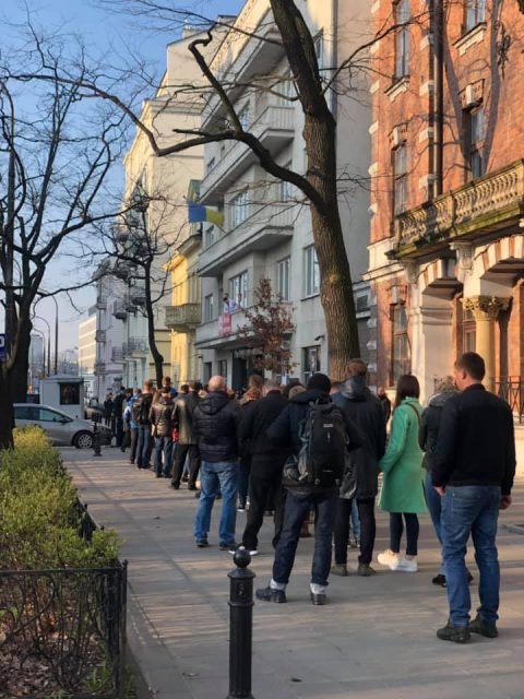 Українські консульства у Польщі: в більших приміщеннях, нових статусах і містах