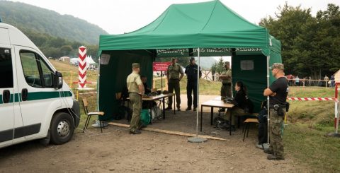 На свята додаткові пункти пропуску через кордон для пішоходів і потяг Львів-Перемишль