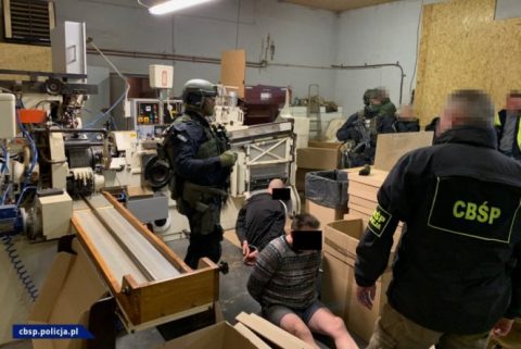 У Польщі накрили чергову тютюнову фабрику з українським персоналом