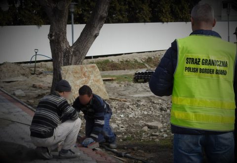 Мешканці прикордонних сіл на роботу ходять до Перемишля. Щоправда, нелегально