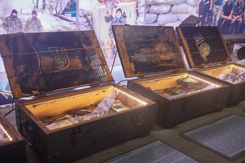 У містах Польщі покажуть виставку експонатів з АТО “Блокпост пам’яті”