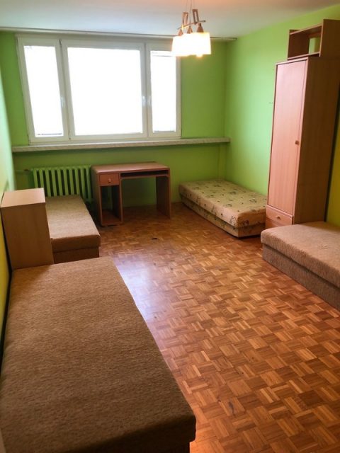 Сдам место в двухкомнатной квартире