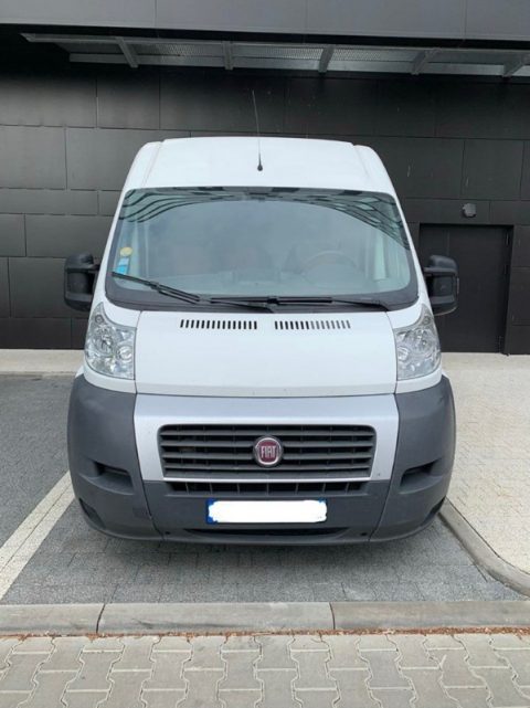 Przyjaciele, oferujemy usługi wynajmu samochodów