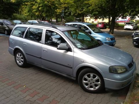 Witam, sprzedam Opla. Auto jest w stanie dobrym.Poznań