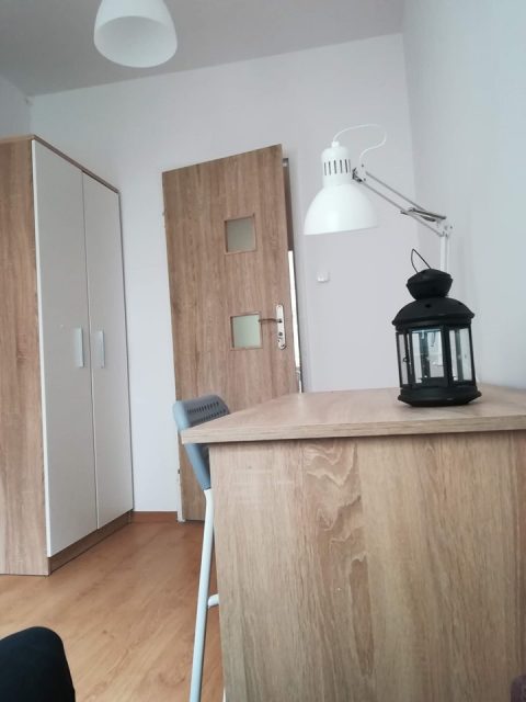 Nowość! Świeżo po remoncie – pokoje – 20 min od Centrum