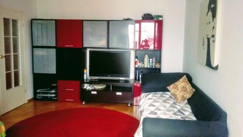 Підселення для жінки без шкідливих звичок.