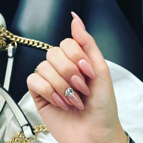 Запрошую на гель-лак, нарощування нiгтiв гелем!